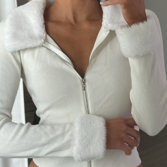 Revolve more to come fluffy sleeves zip up shirt white - Picture 2 of 3
